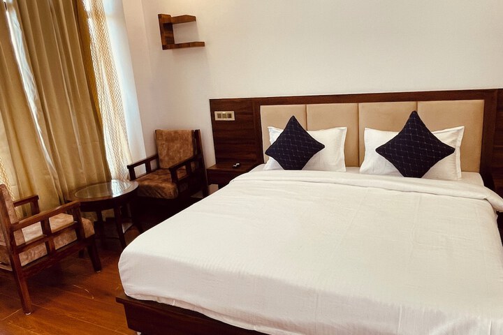 Room 15 of 53