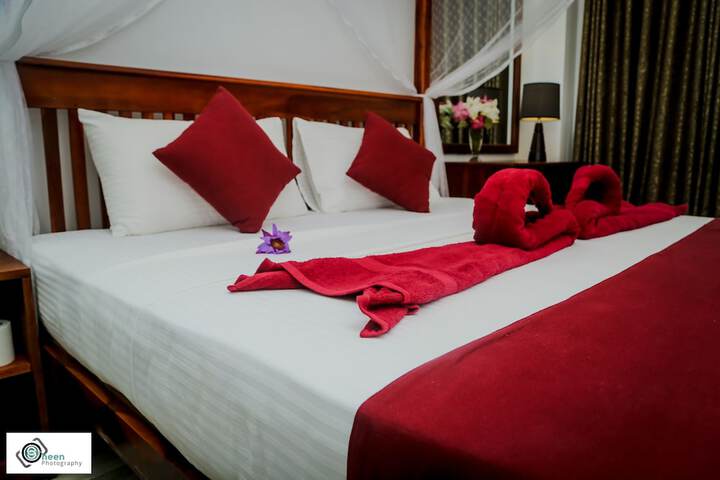 Room 4 of 27