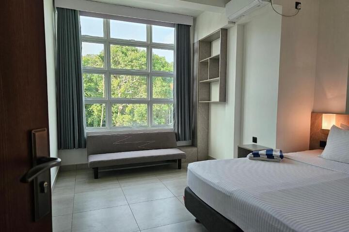 Room 10 of 31
