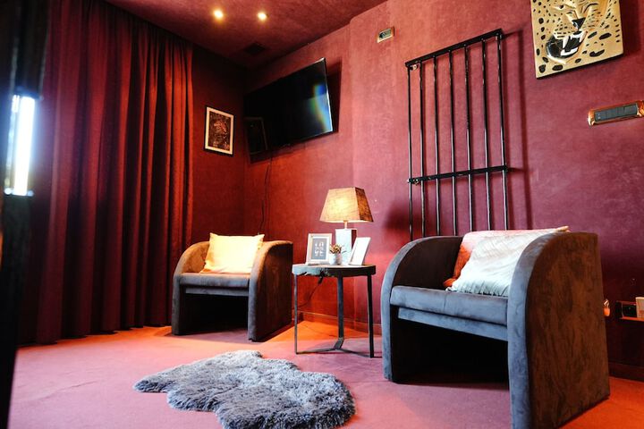Room 4 of 20