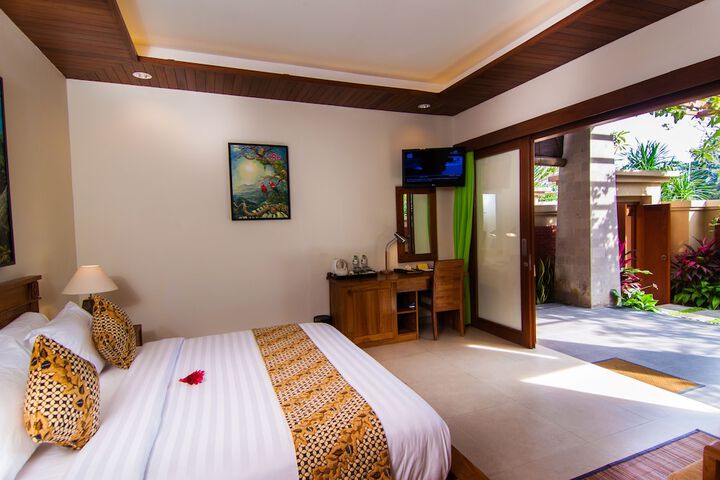 Room 5 of 93