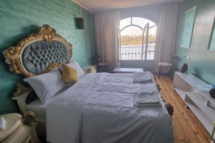 Room 2 of 44