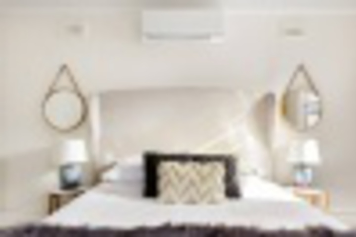 Room 100 of 240