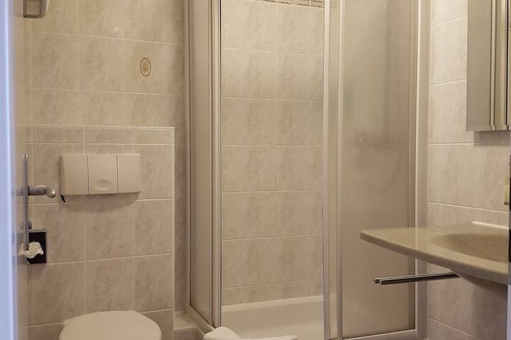 Room 8 of 22