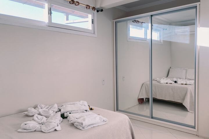 Room 4 of 127