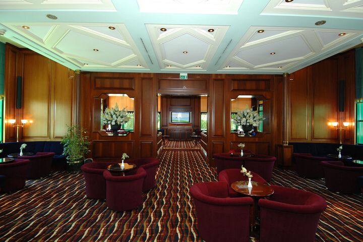 Entrance & Lobby