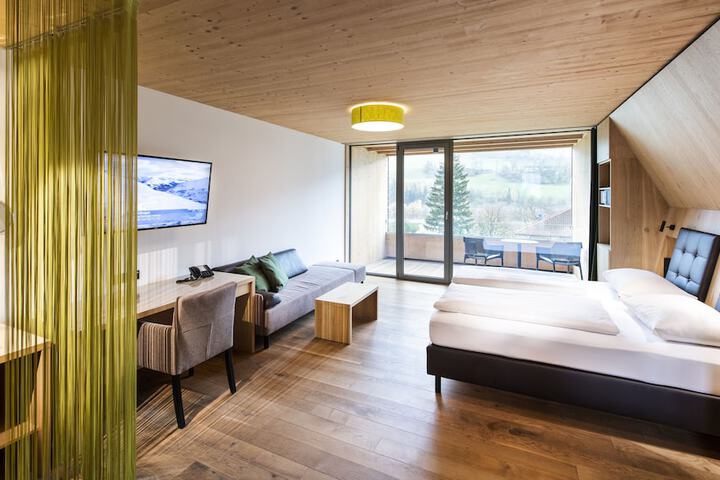 Room 10 of 68