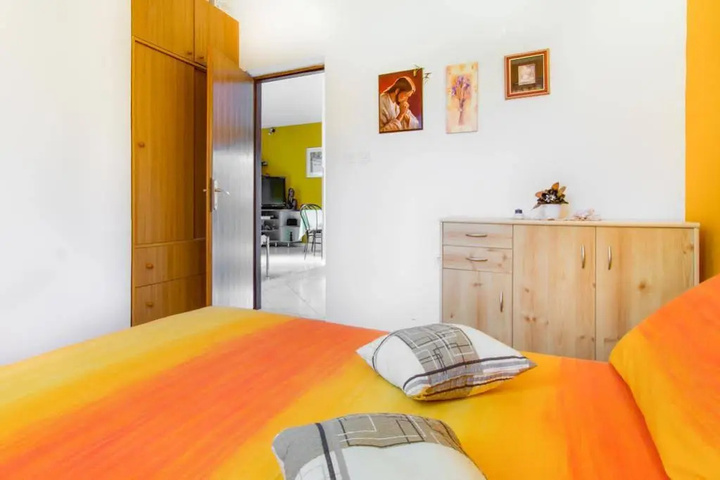 Room 3 of 15