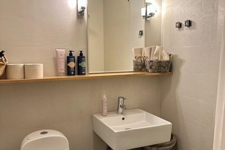 Room 17 of 43
