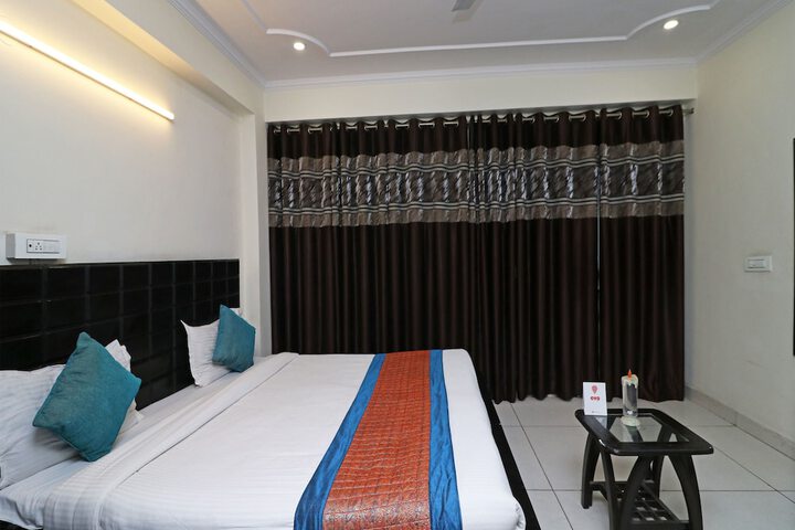 Room 10 of 17