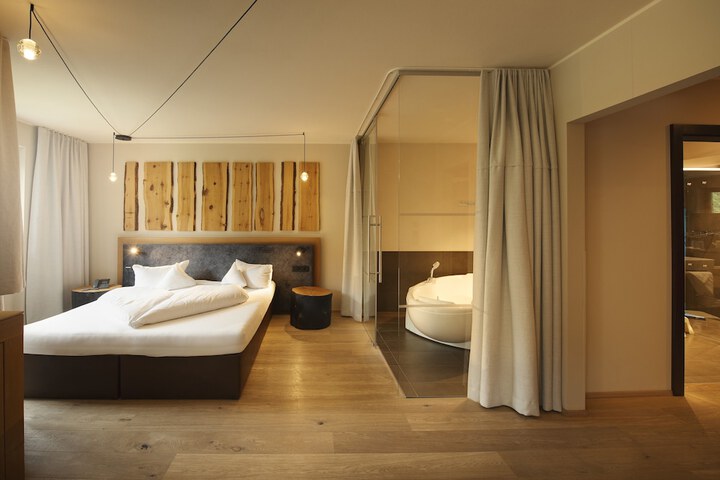 Room 10 of 73