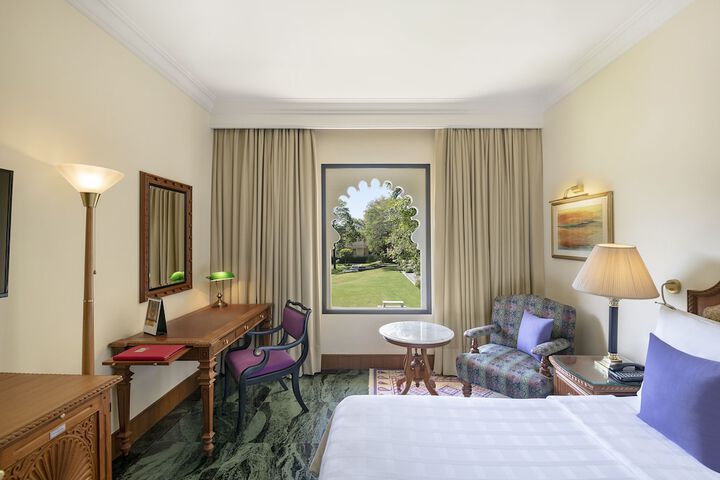 Room 2 of 10
