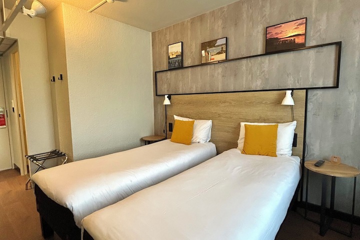 Room 3 of 80