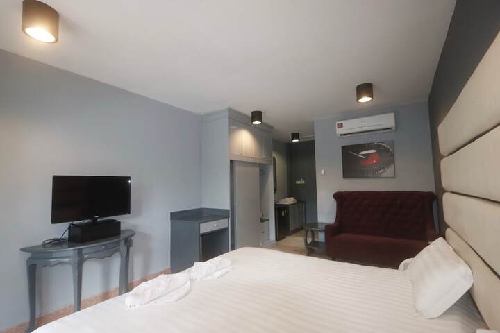 Room 26 of 170