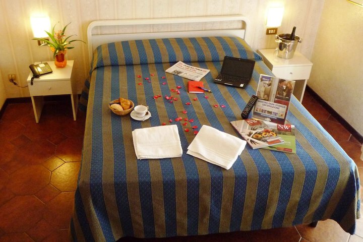 Room 2 of 15