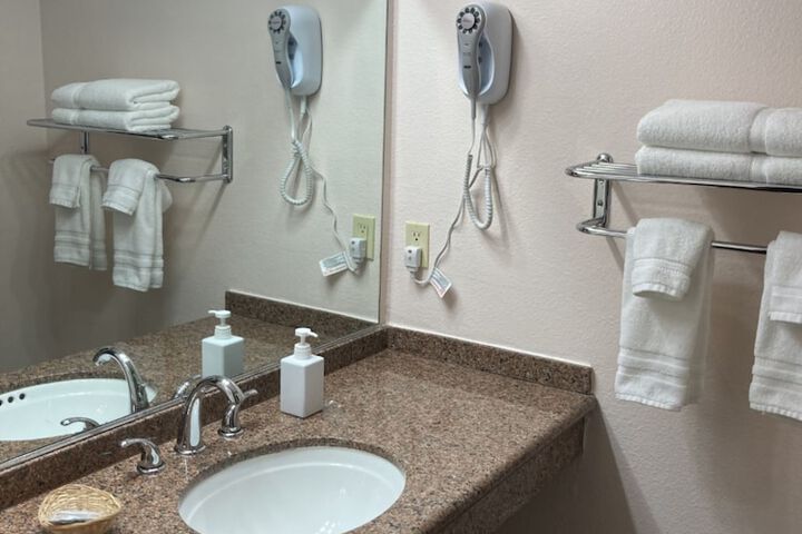 Room 102 of 135