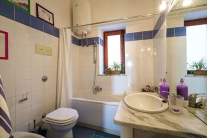 Room 2 of 68