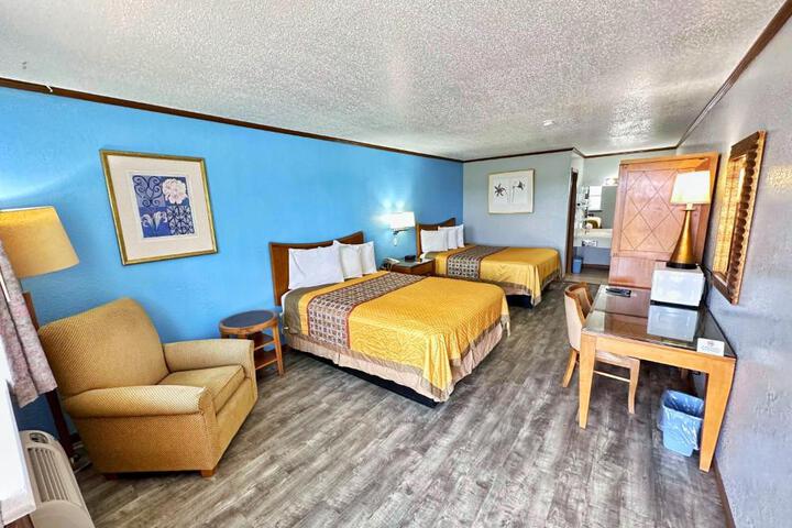 2 Queen Beds (4 of 7)