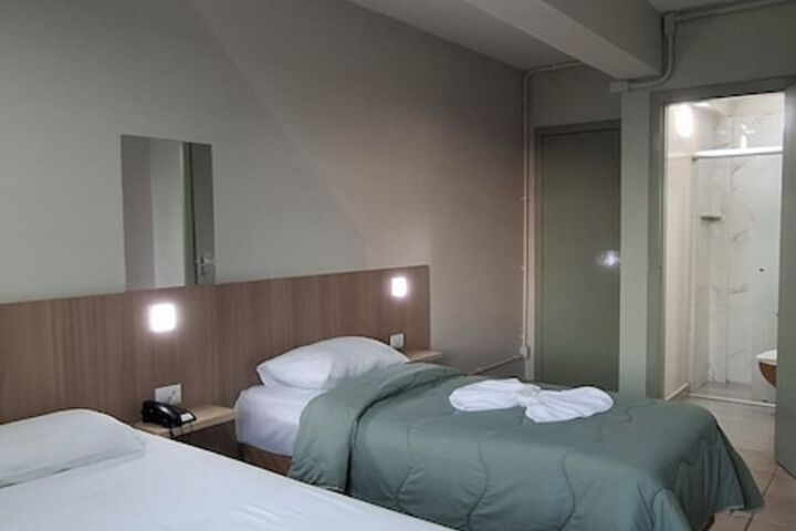 Room 17 of 36