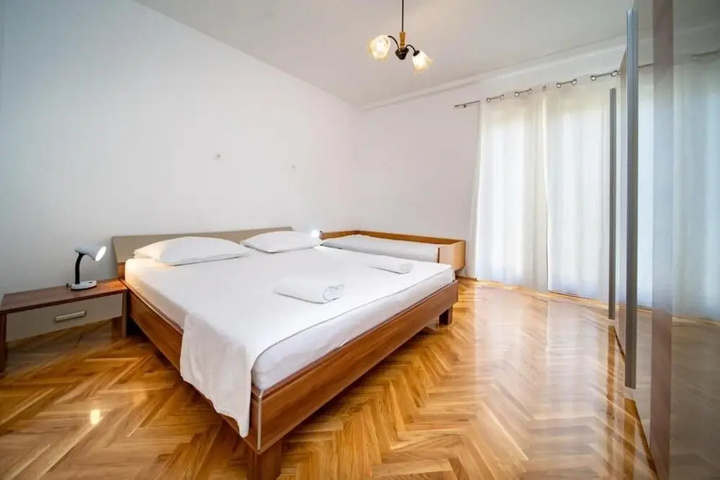 Room 2 of 11
