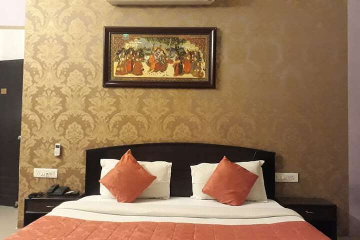 Room 16 of 49