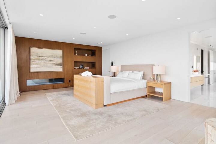 Room 3 of 35