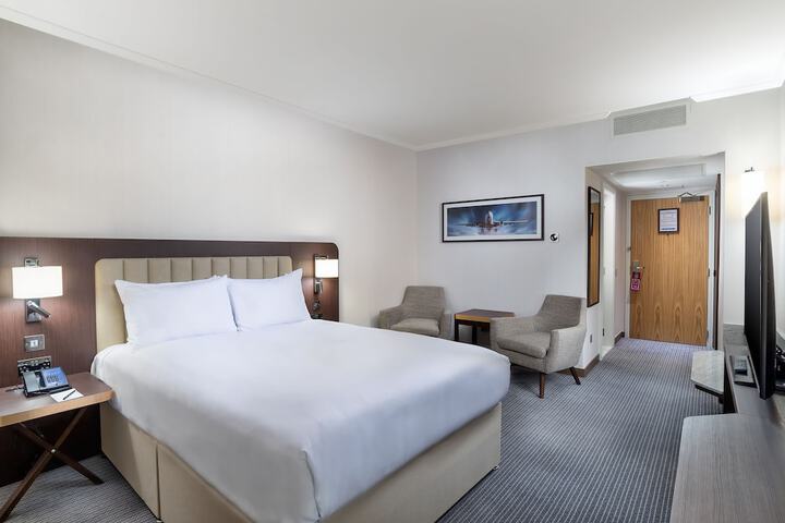 Room 5 of 100