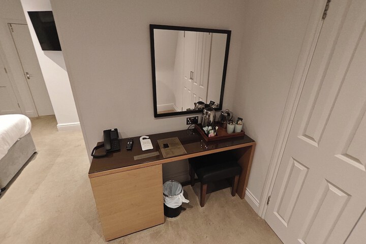 Room 42 of 90