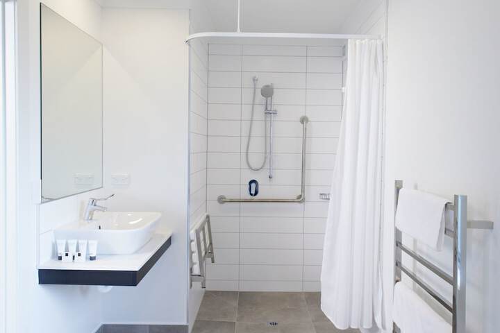 Room 5 of 28