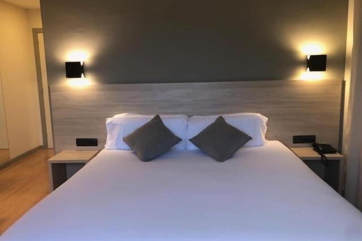 Room 8 of 26