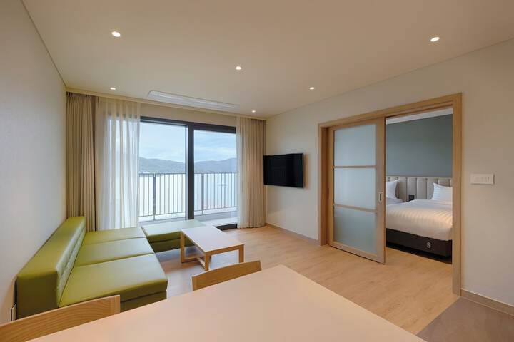 Room 7 of 33