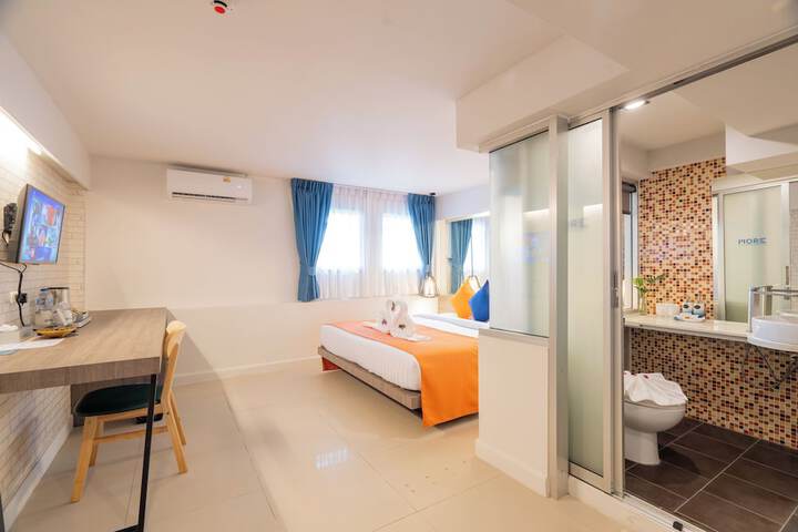 Room 83 of 132