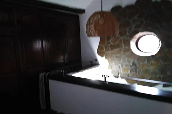Room 5 of 9