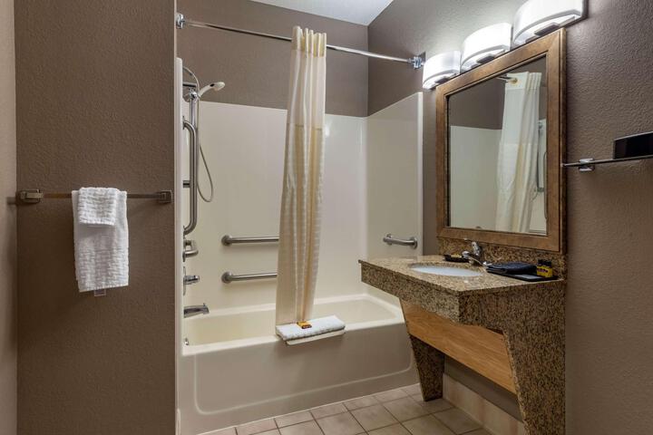 Suite 1 King Bed 2 Rooms Microwave and Refrigerator Sofa Bed Full Breakfast (2 of 25)