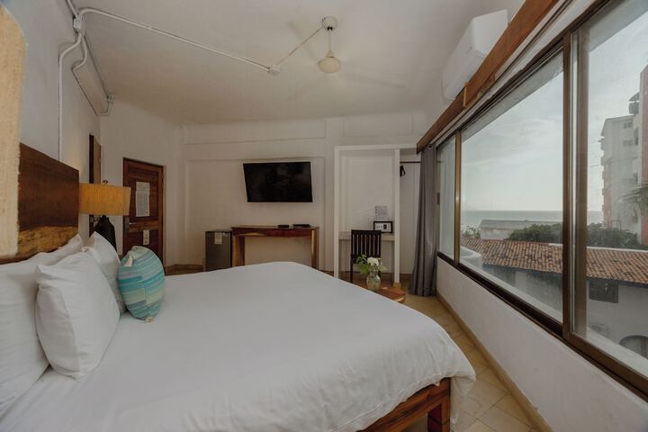 Room 44 of 193