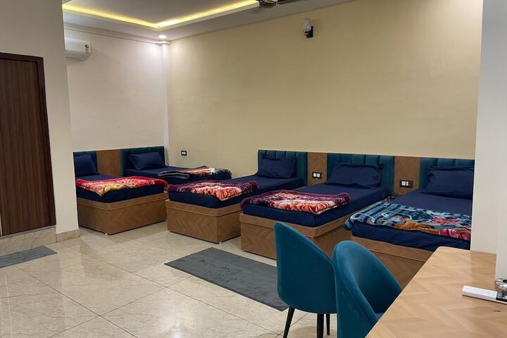 Room 5 of 13