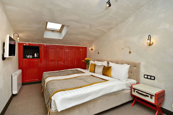 Room 54 of 83