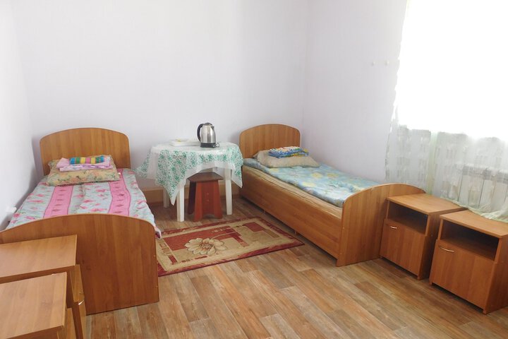 Room 6 of 12