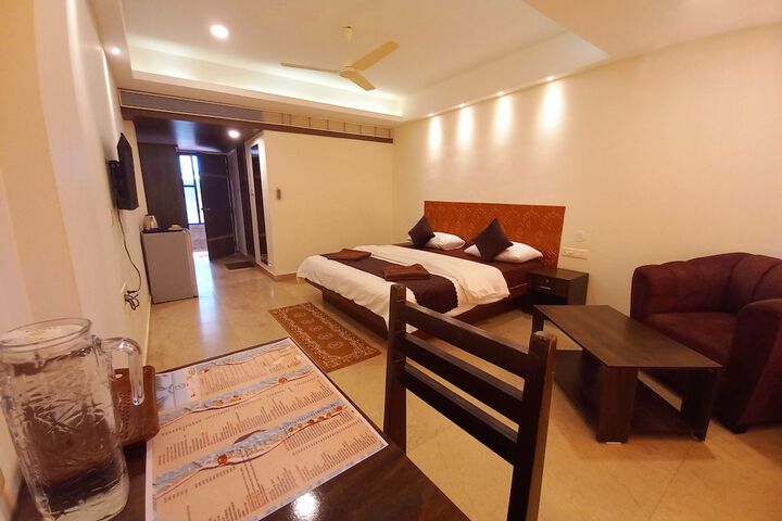 Room 8 of 9