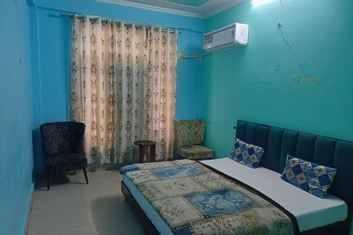 Room 6 of 10