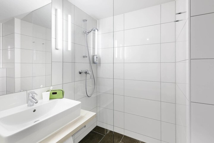 Room 5 of 25