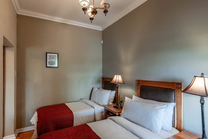 Room 16 of 100