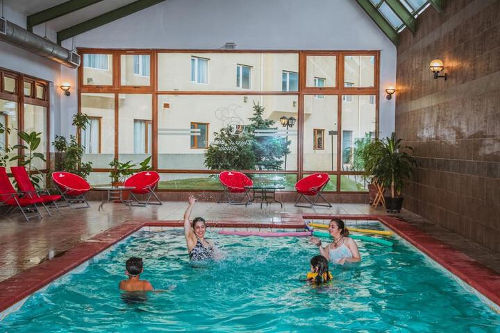 Pool 42 of 73