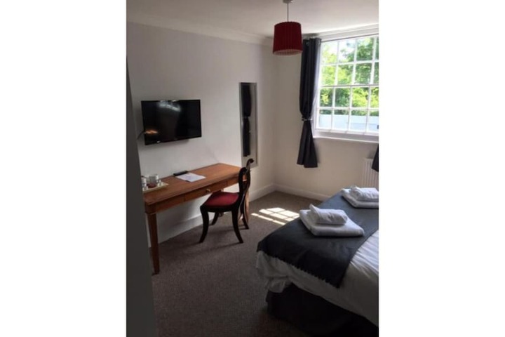 Room 10 of 28