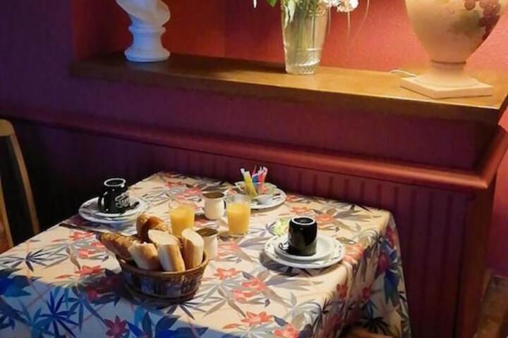 Dining 40 of 74