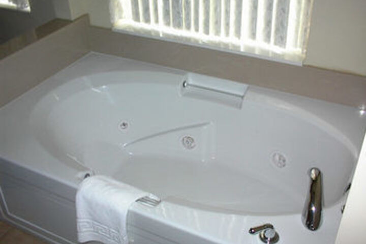 Hot Tub 8 of 8
