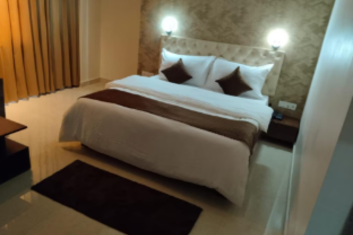 Room 7 of 8