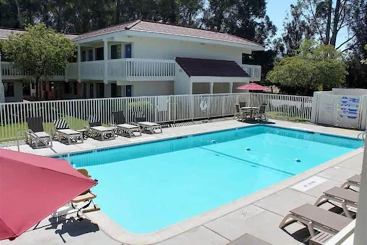 Hotel Pool