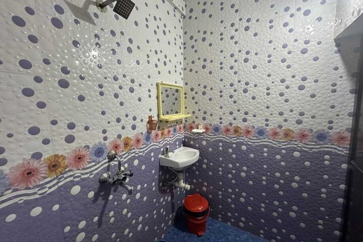 Room 10 of 16