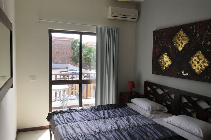 Room 18 of 77